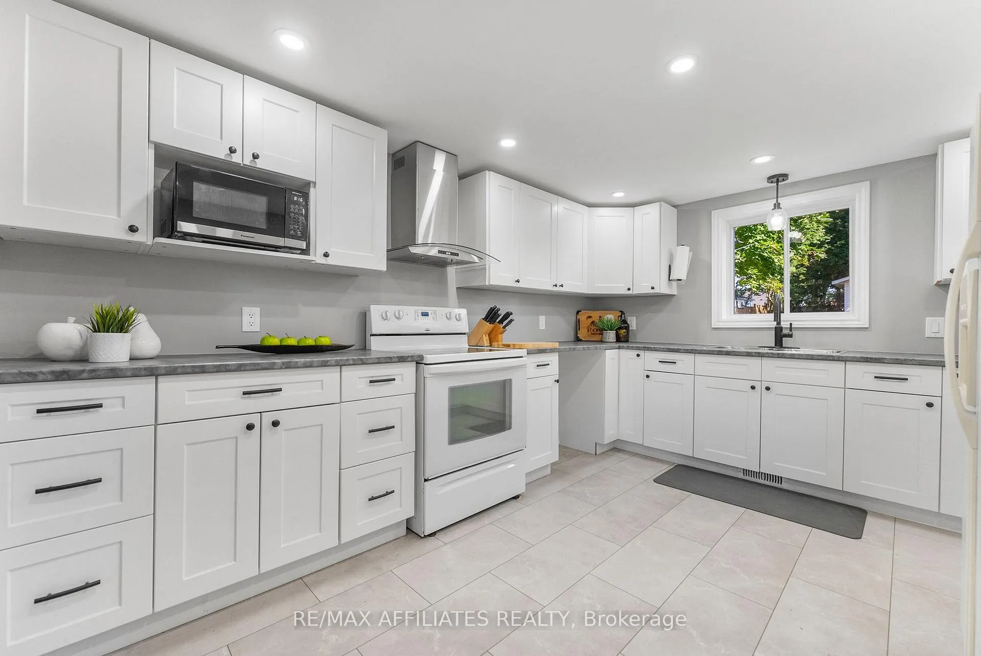 Photo 10 of 416 Dibble Street E, Prescott — HOMEH