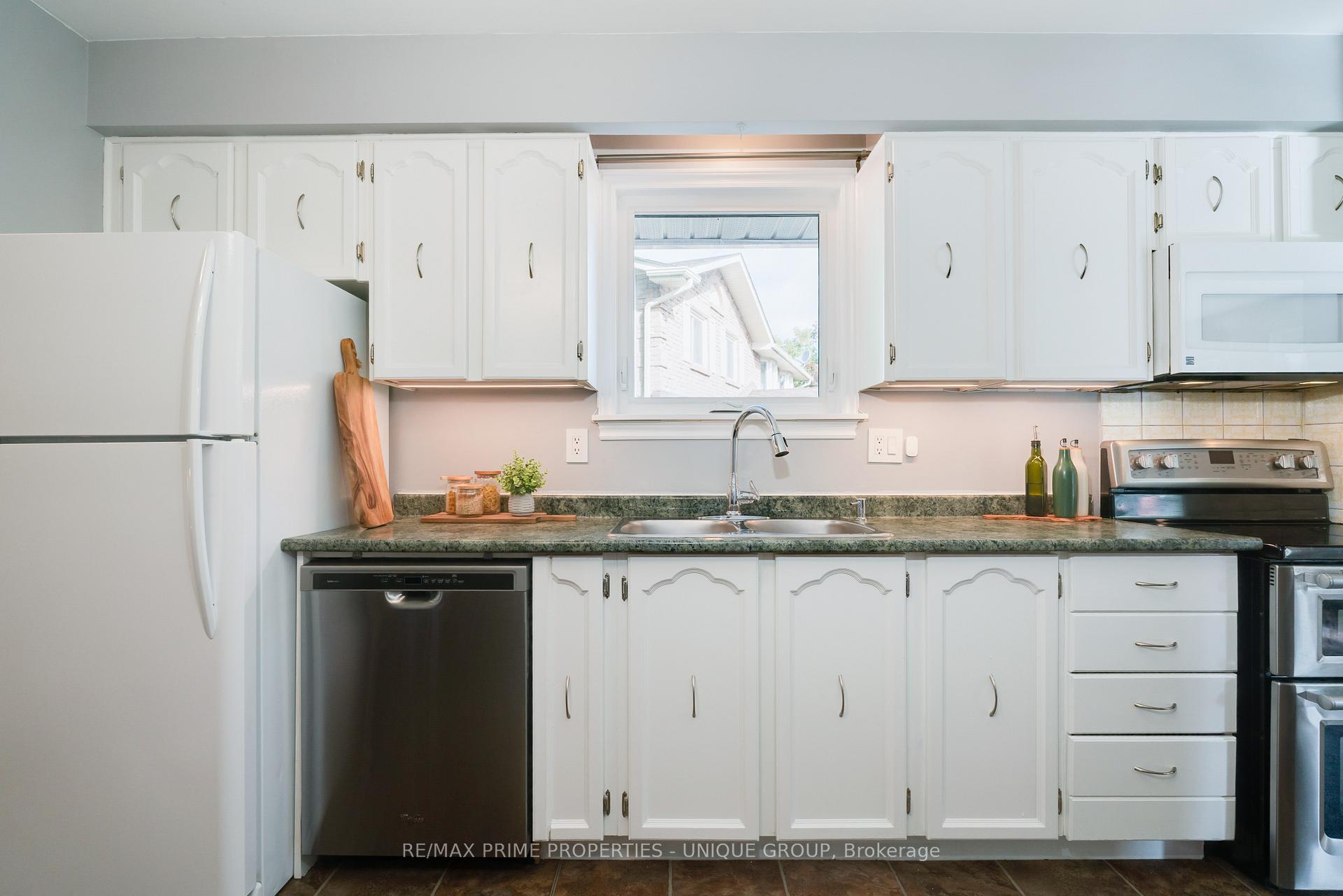 Photo 12 of 520 Muirfield Street, Oshawa, Donevan — HOMEH
