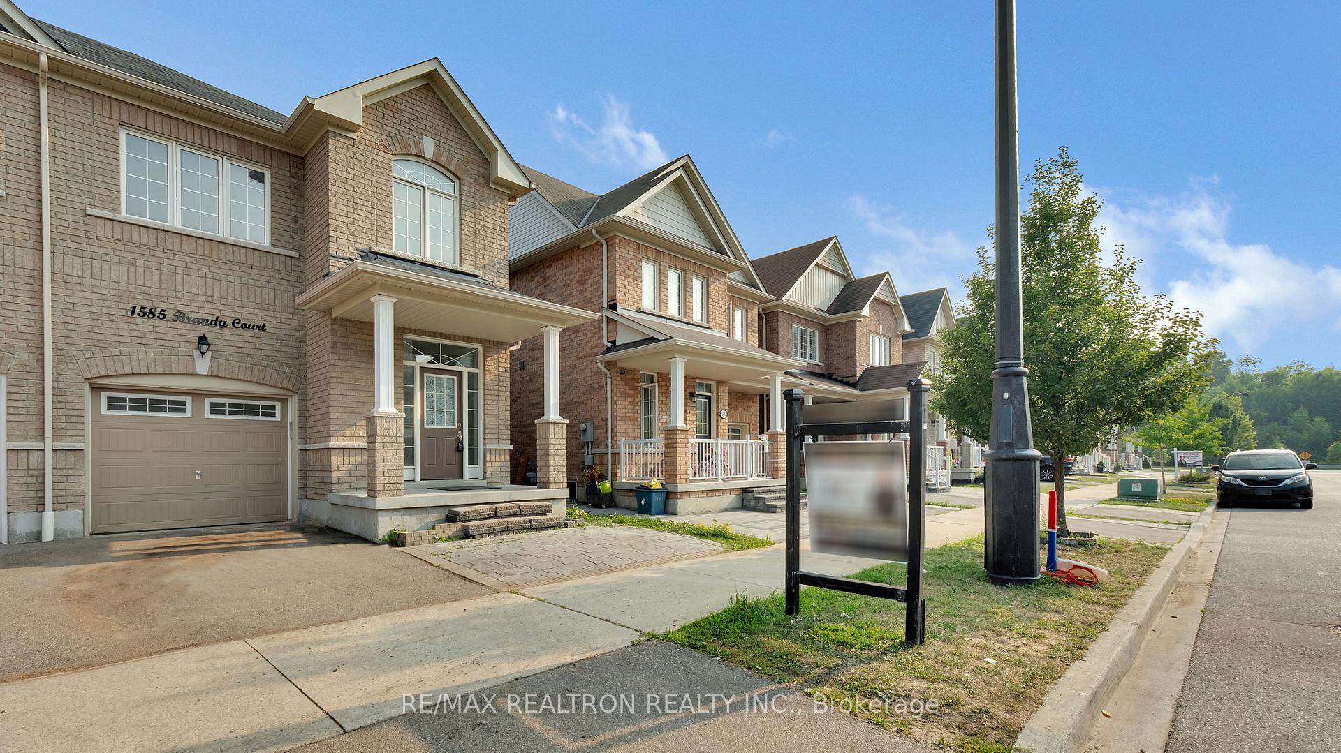 Photo 2 of 1585 Brandy Court, Pickering, Duffin Heights — HOMEH