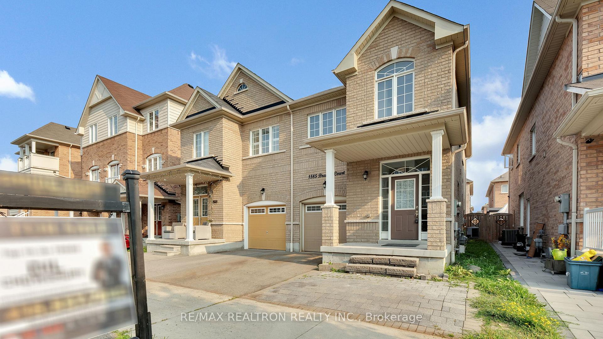 Photo 3 of 1585 Brandy Court, Pickering, Duffin Heights — HOMEH