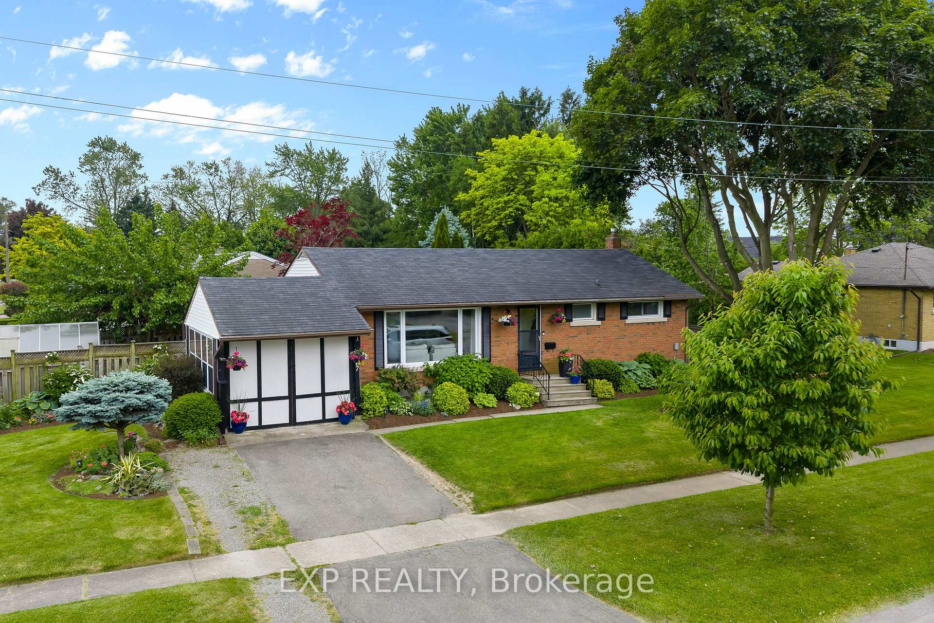 Photo 3 of 5667 Green Avenue, Niagara Falls, Ascot — HOMEH