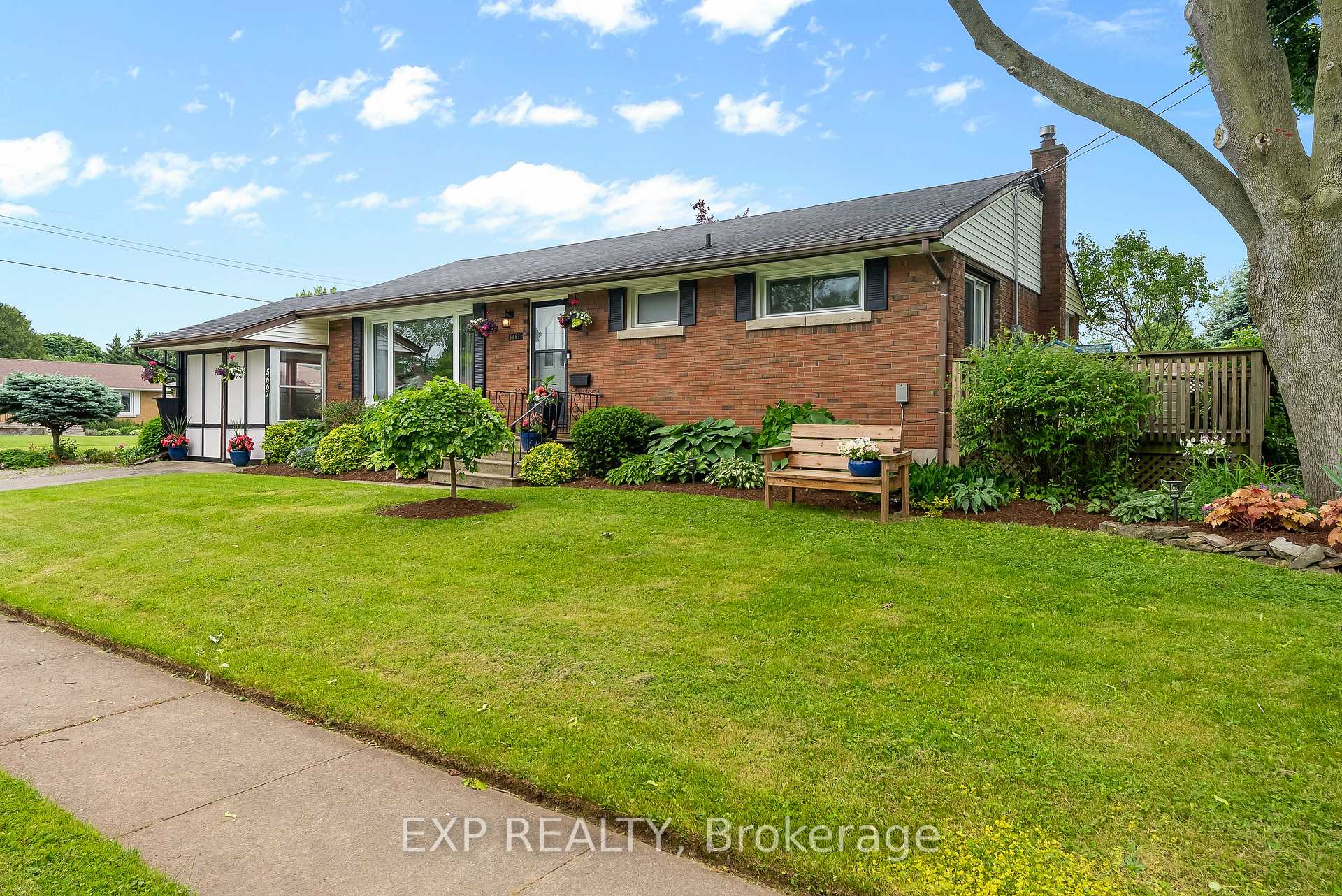 Photo 4 of 5667 Green Avenue, Niagara Falls, Ascot — HOMEH