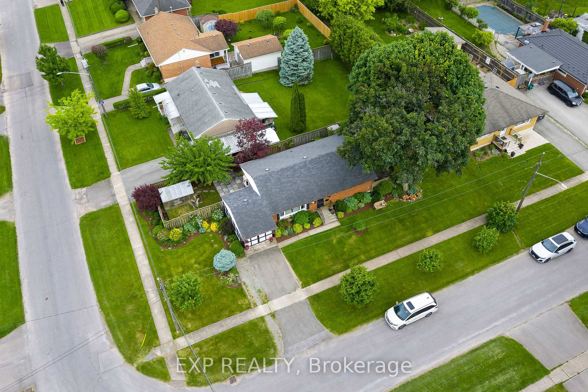 Photo 6 of 5667 Green Avenue, Niagara Falls, Ascot — HOMEH