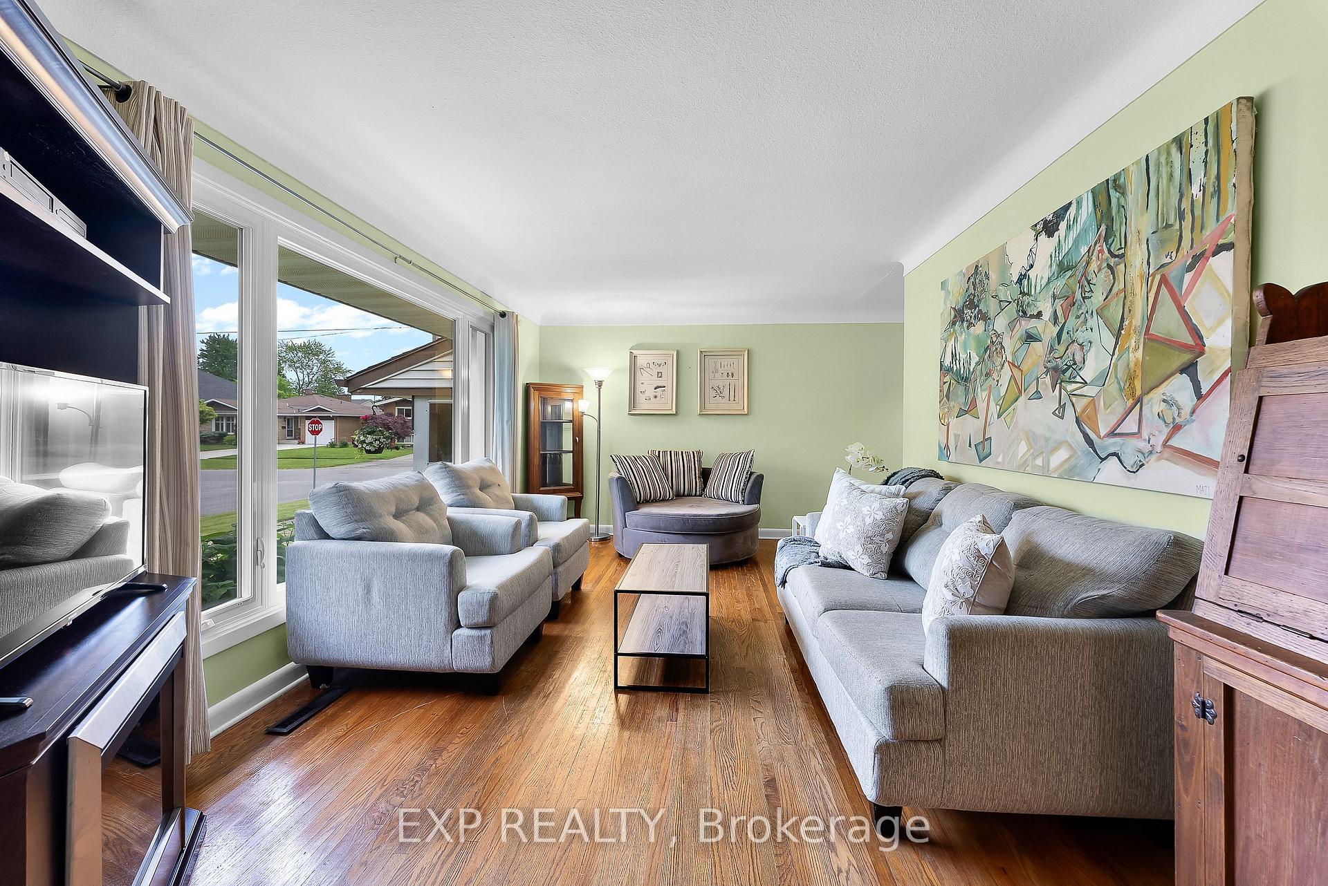 Photo 10 of 5667 Green Avenue, Niagara Falls, Ascot — HOMEH