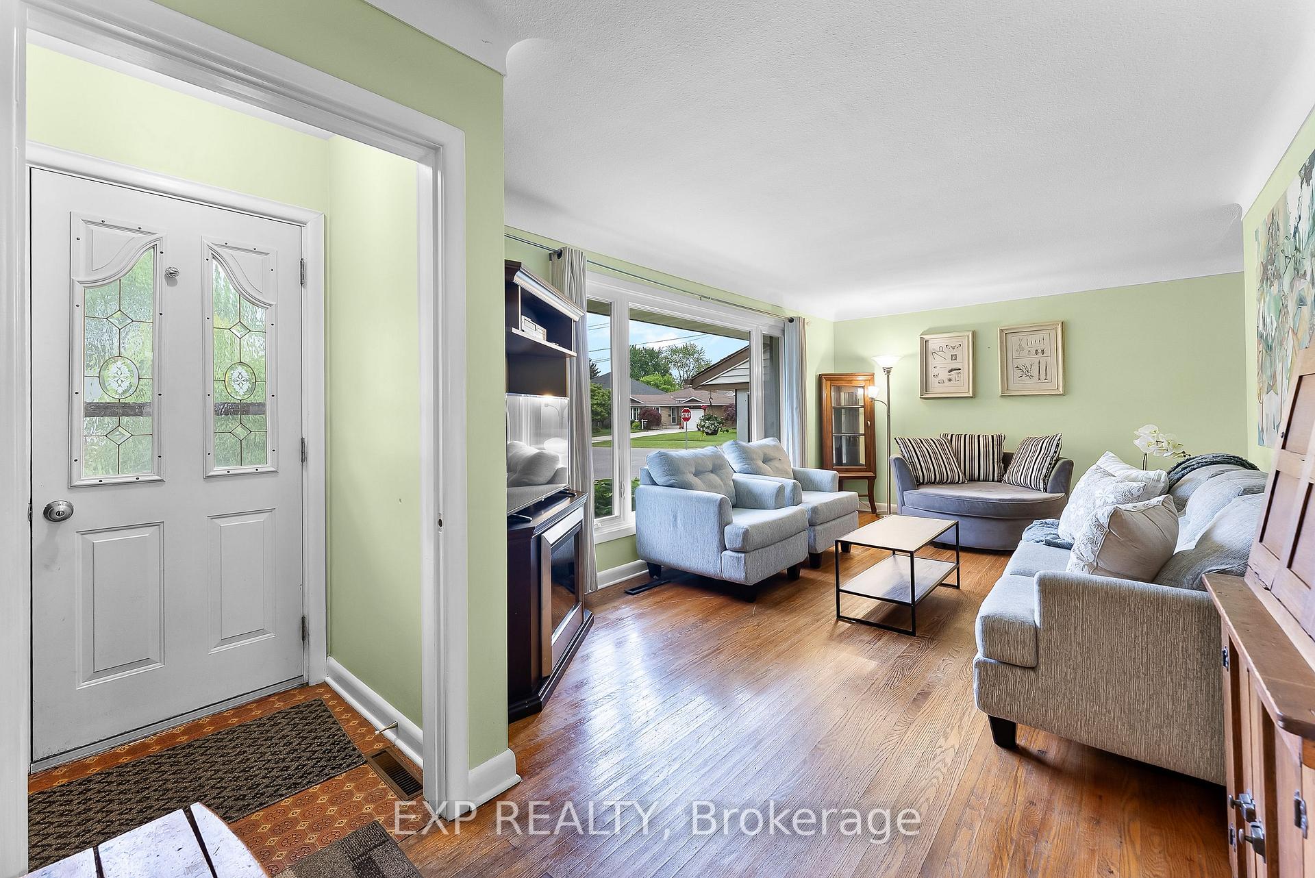 Photo 11 of 5667 Green Avenue, Niagara Falls, Ascot — HOMEH