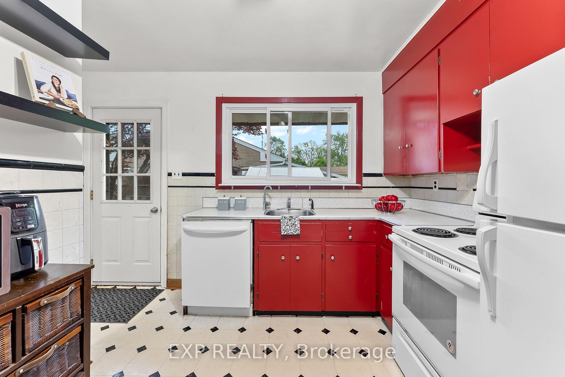 Photo 13 of 5667 Green Avenue, Niagara Falls, Ascot — HOMEH