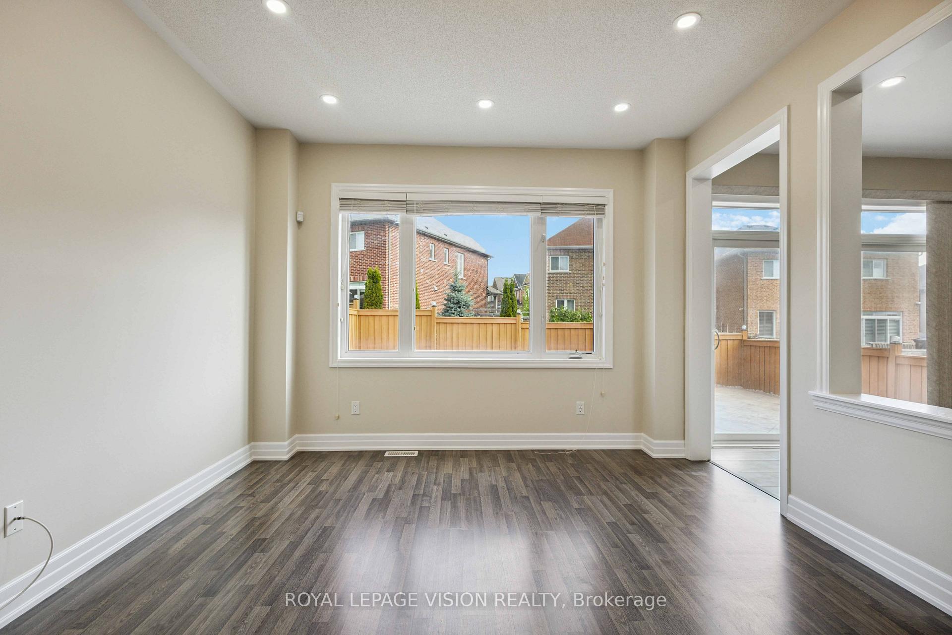 Photo 5 of 496 Gulfstream Avenue Main, Oshawa, Windfields — HOMEH