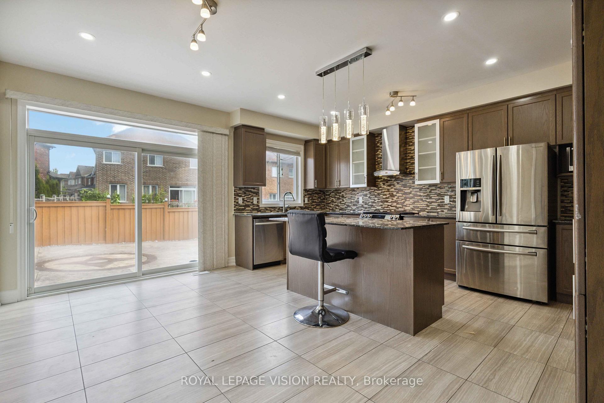 Photo 9 of 496 Gulfstream Avenue Main, Oshawa, Windfields — HOMEH