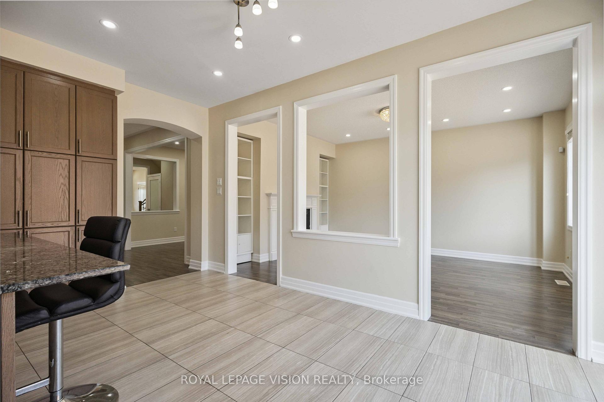 Photo 11 of 496 Gulfstream Avenue Main, Oshawa, Windfields — HOMEH