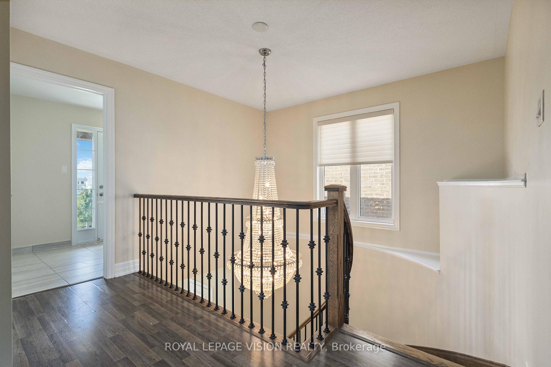 Photo 12 of 496 Gulfstream Avenue Main, Oshawa, Windfields — HOMEH
