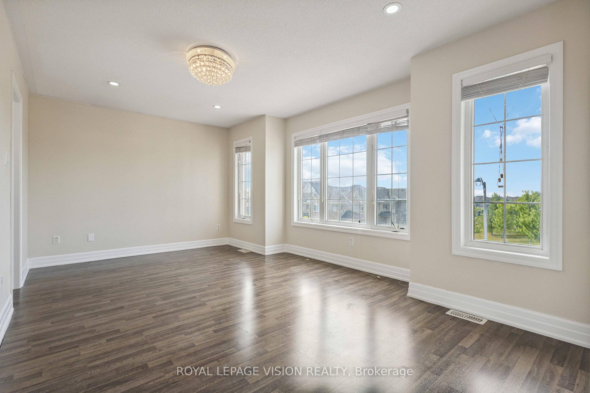 Photo 14 of 496 Gulfstream Avenue Main, Oshawa, Windfields — HOMEH