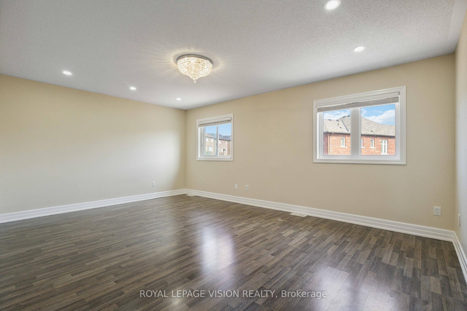 Photo 23 of 496 Gulfstream Avenue Main, Oshawa, Windfields — HOMEH