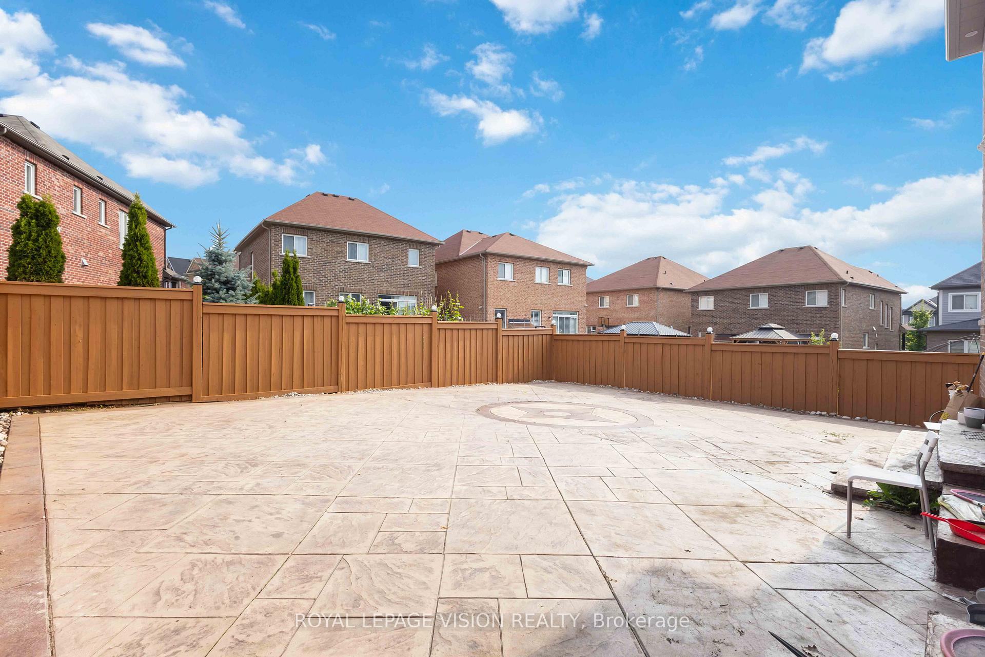 Photo 30 of 496 Gulfstream Avenue Main, Oshawa, Windfields — HOMEH