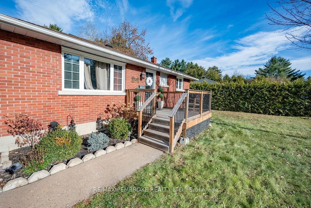 Photo 4 of 38 Sunset Crescent, Petawawa — HOMEH