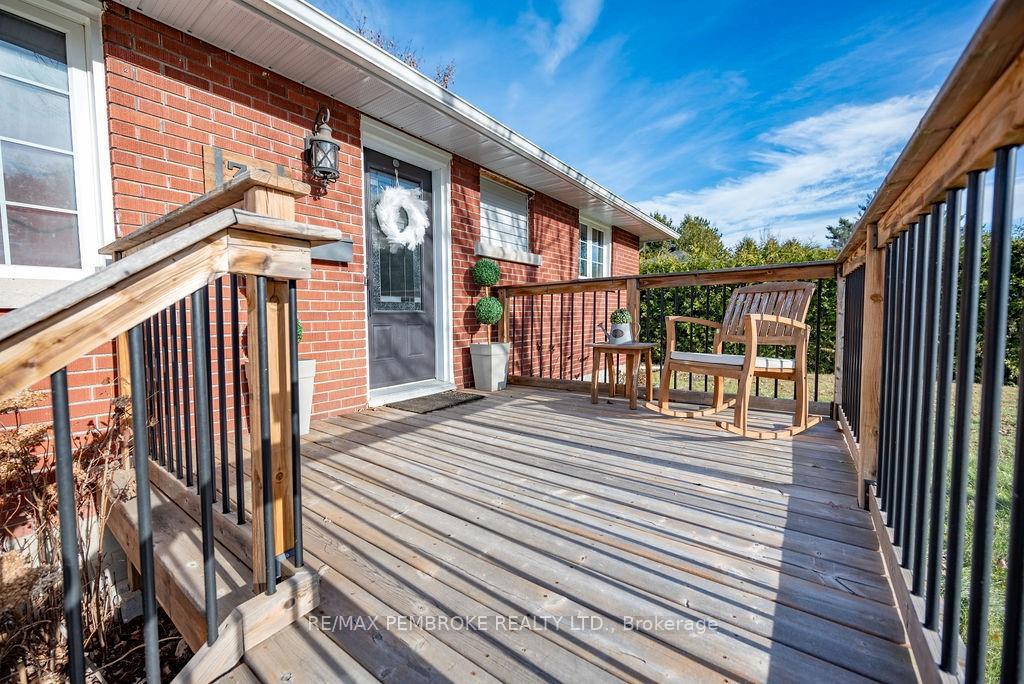 Photo 5 of 38 Sunset Crescent, Petawawa — HOMEH