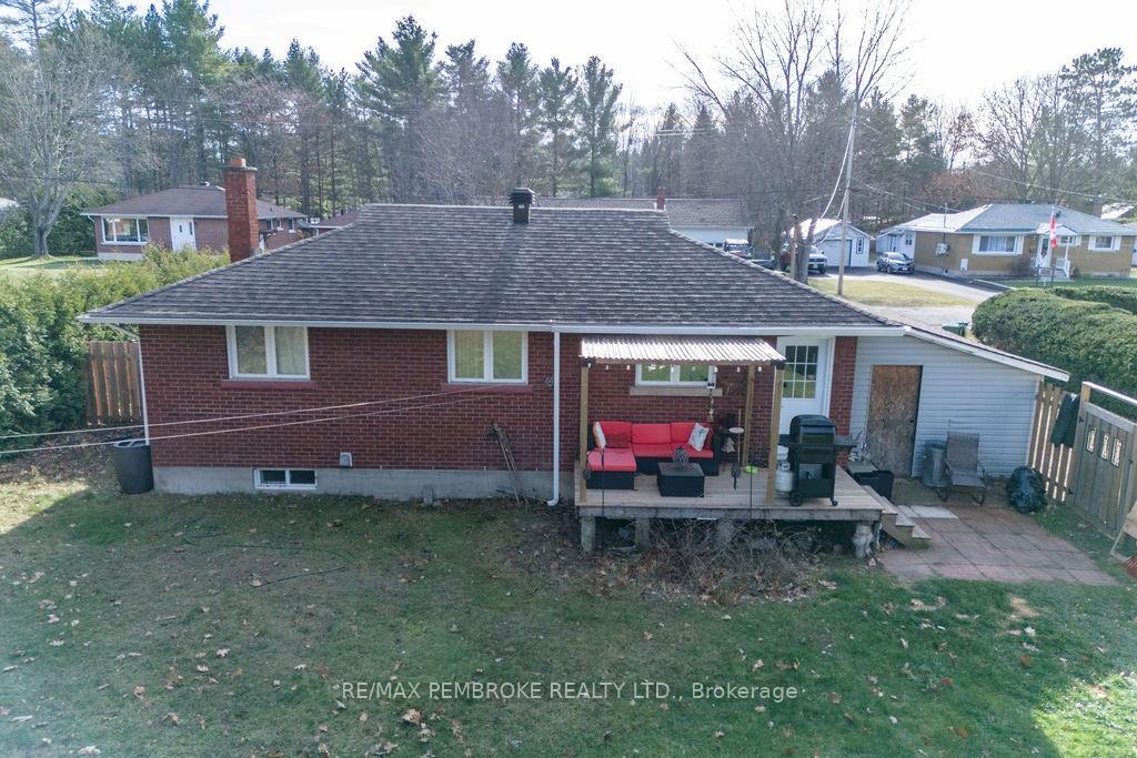 Photo 6 of 38 Sunset Crescent, Petawawa — HOMEH