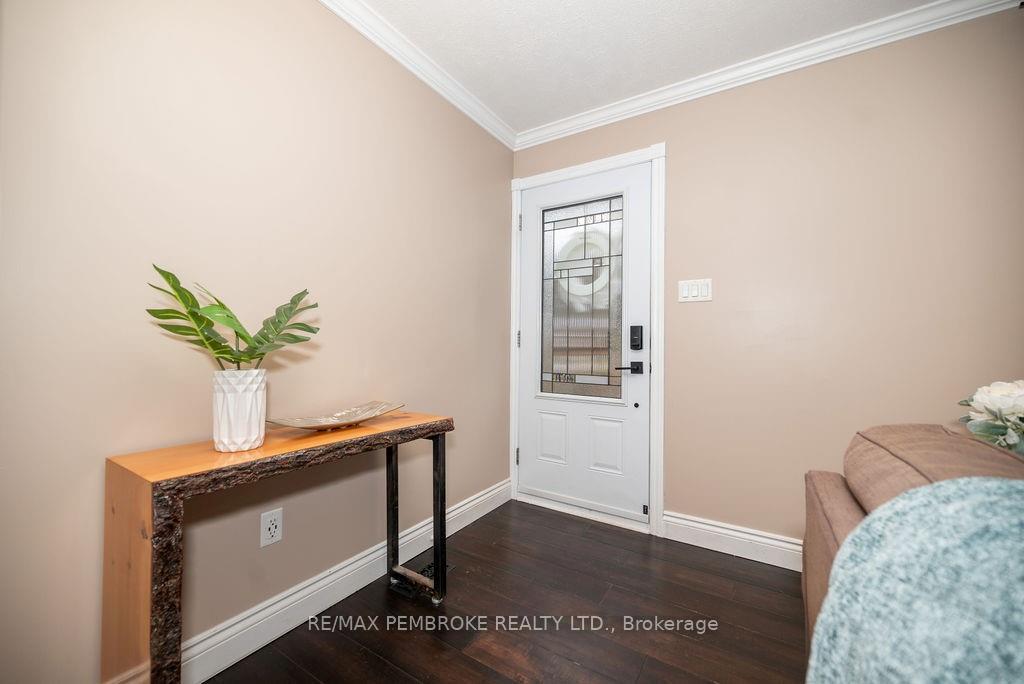 Photo 8 of 38 Sunset Crescent, Petawawa — HOMEH