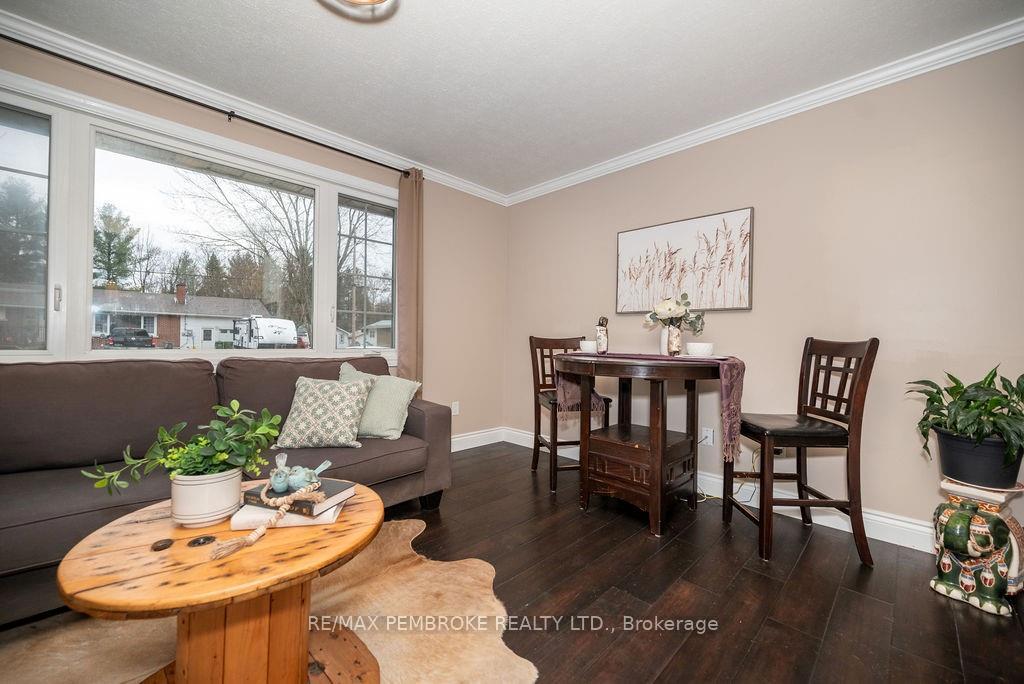 Photo 11 of 38 Sunset Crescent, Petawawa — HOMEH