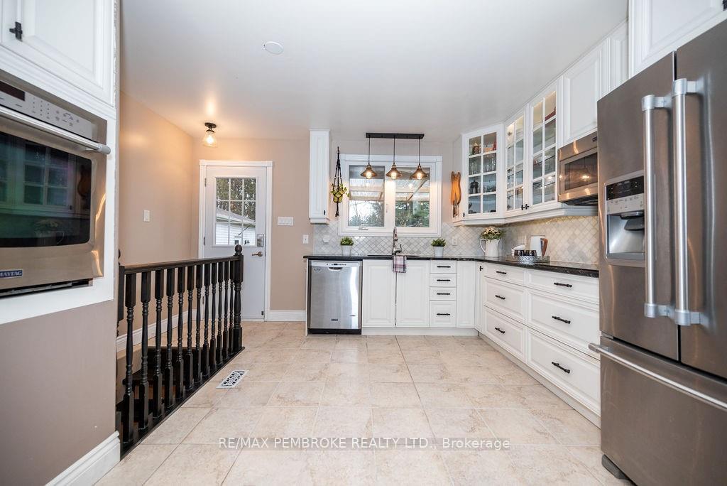 Photo 13 of 38 Sunset Crescent, Petawawa — HOMEH