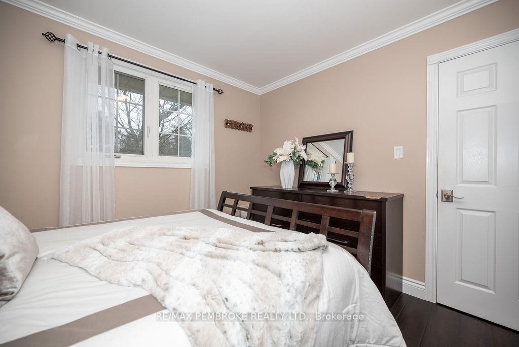 Photo 16 of 38 Sunset Crescent, Petawawa — HOMEH