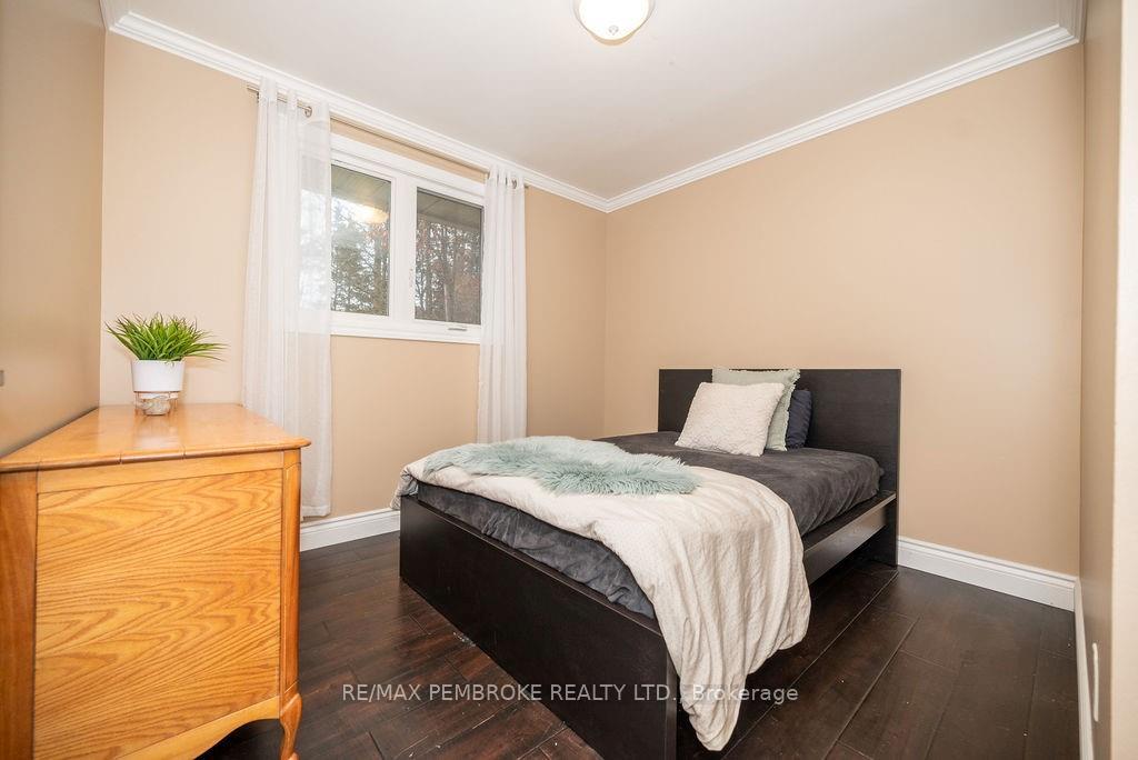 Photo 17 of 38 Sunset Crescent, Petawawa — HOMEH