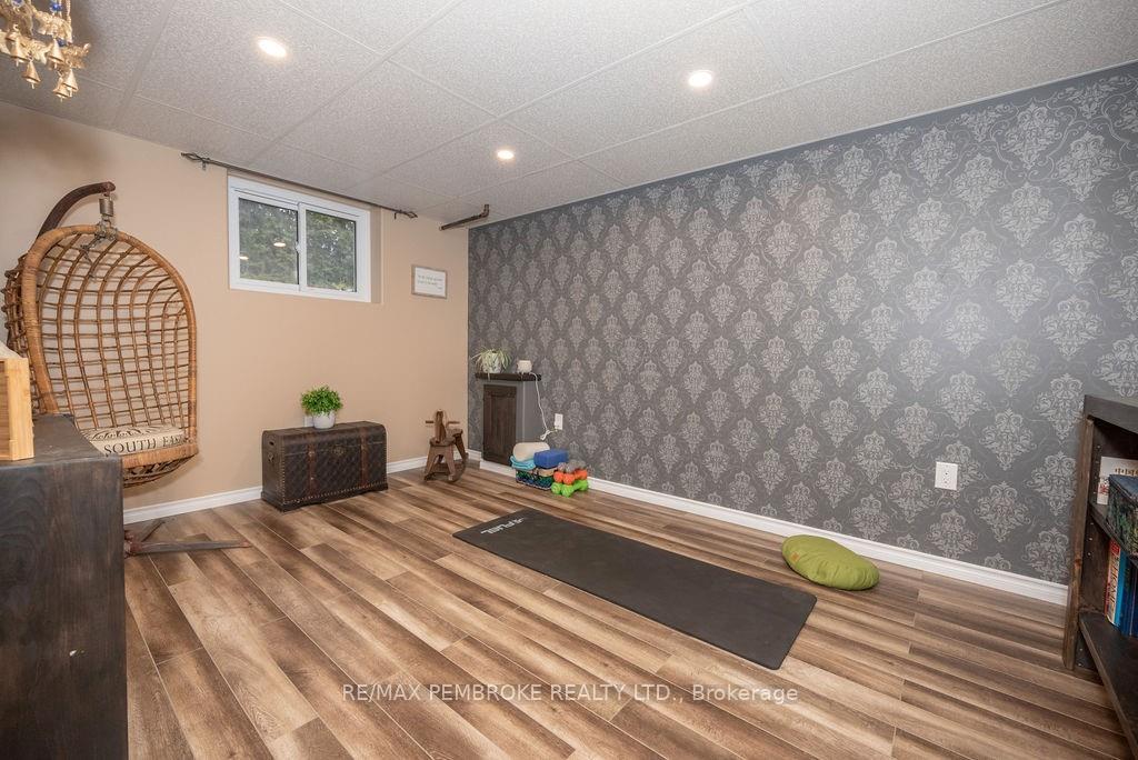 Photo 20 of 38 Sunset Crescent, Petawawa — HOMEH