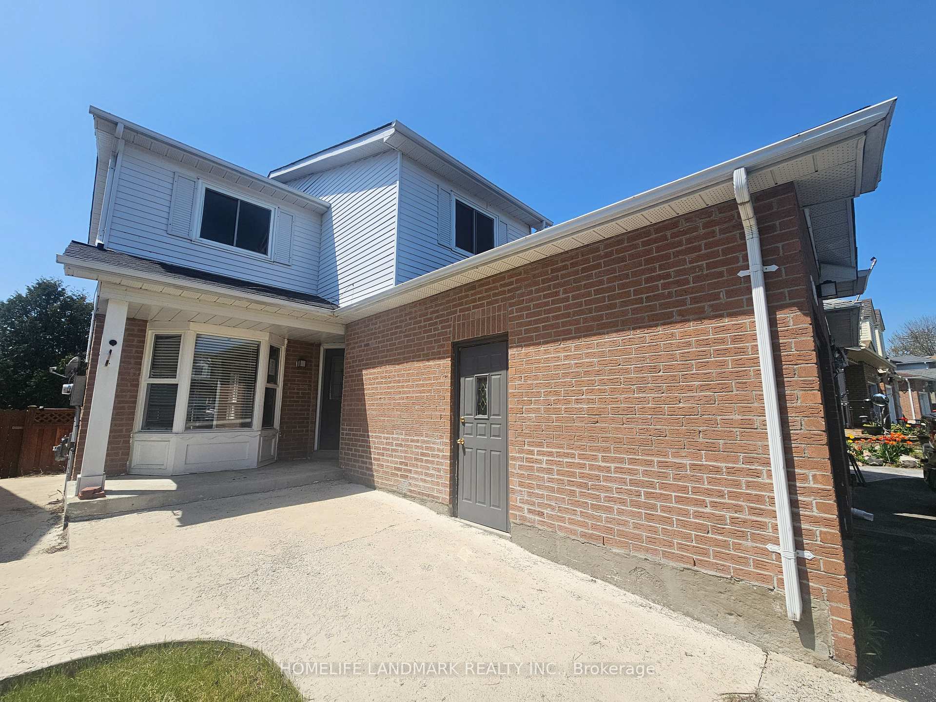 Photo 2 of 796 Bennett Crescent, Oshawa, Pinecrest — HOMEH