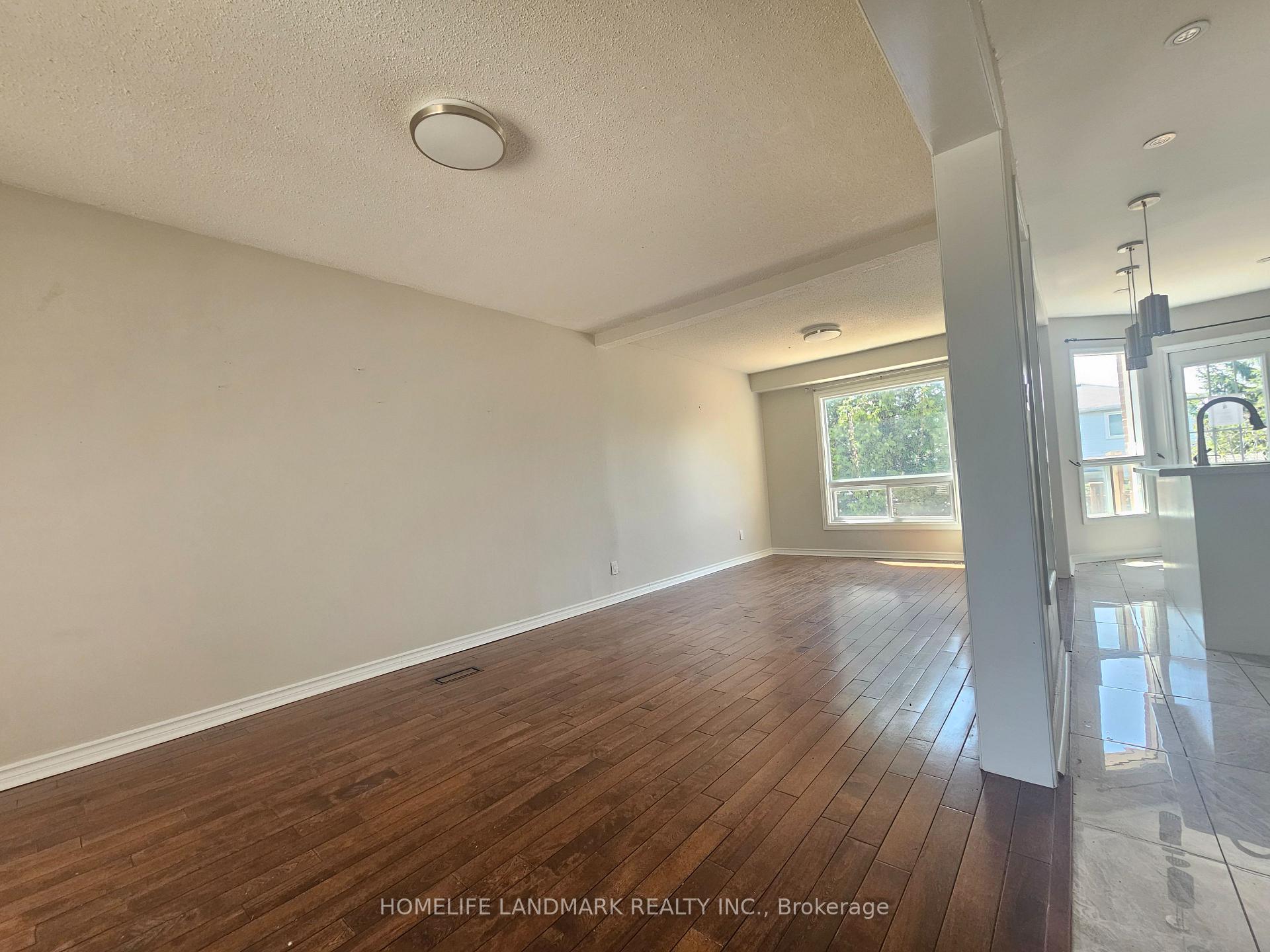 Photo 3 of 796 Bennett Crescent, Oshawa, Pinecrest — HOMEH