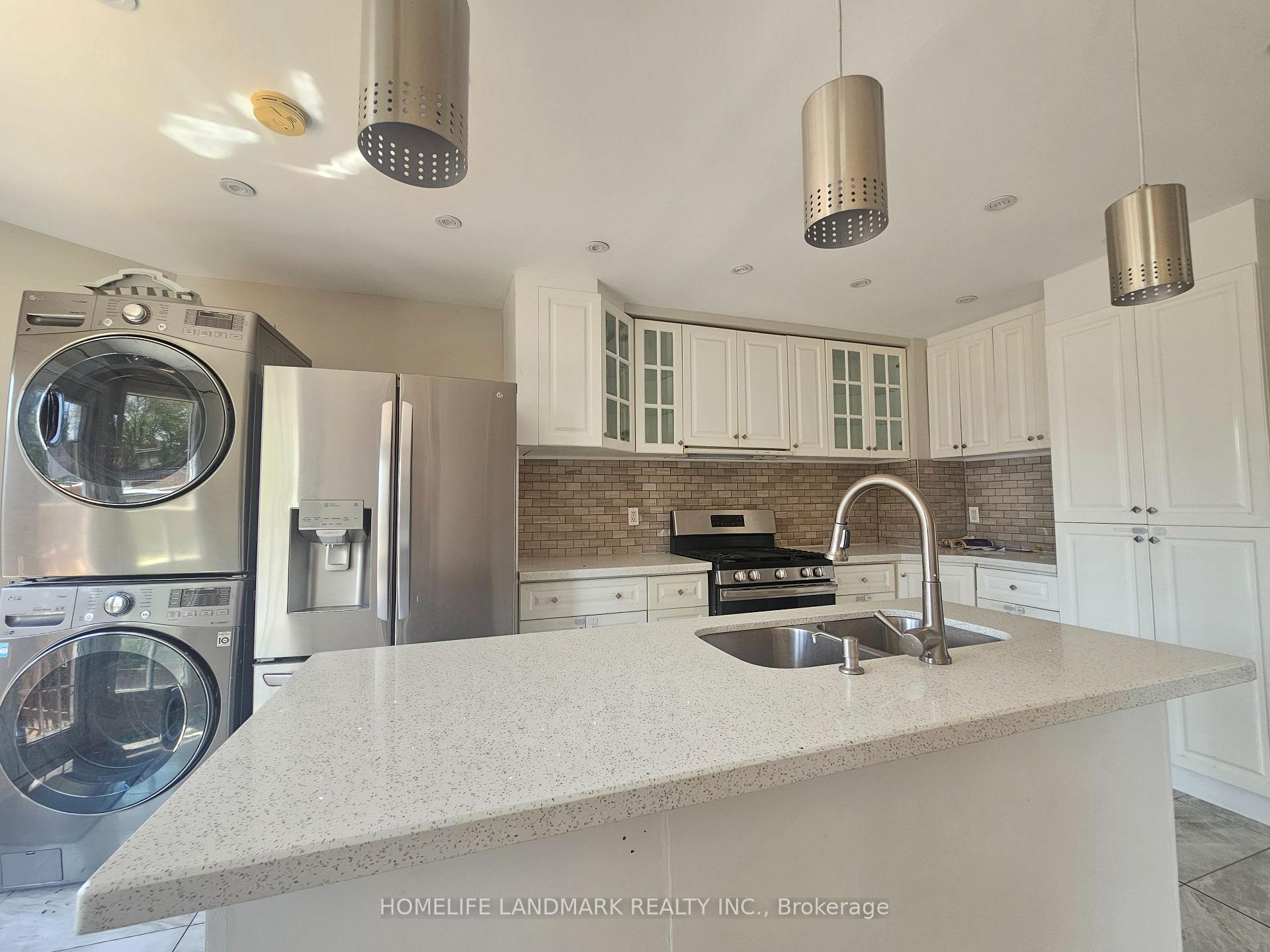 Photo 5 of 796 Bennett Crescent, Oshawa, Pinecrest — HOMEH