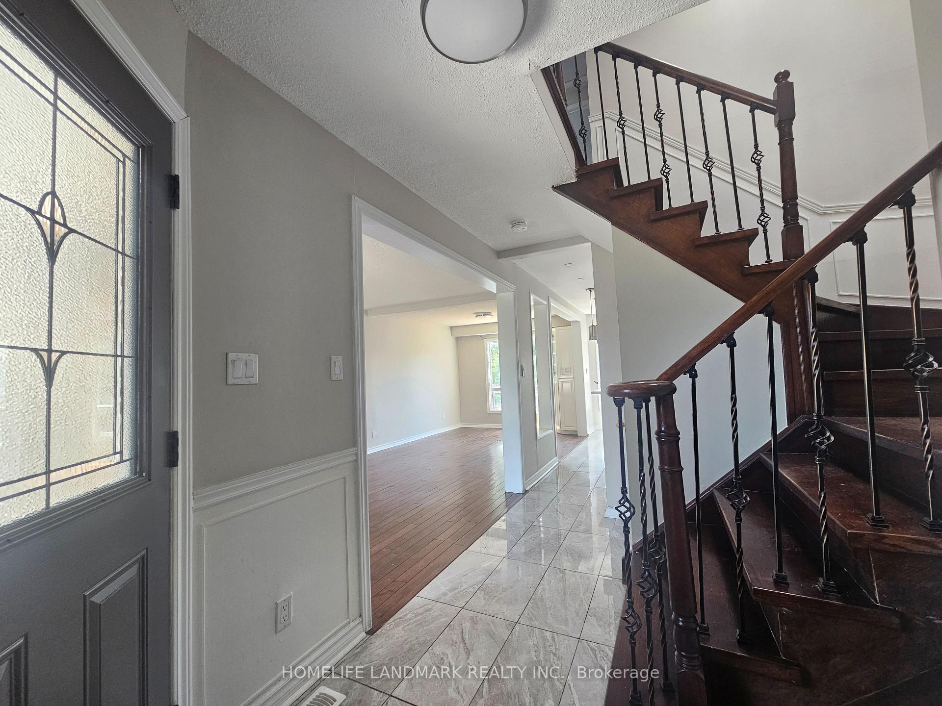 Photo 7 of 796 Bennett Crescent, Oshawa, Pinecrest — HOMEH