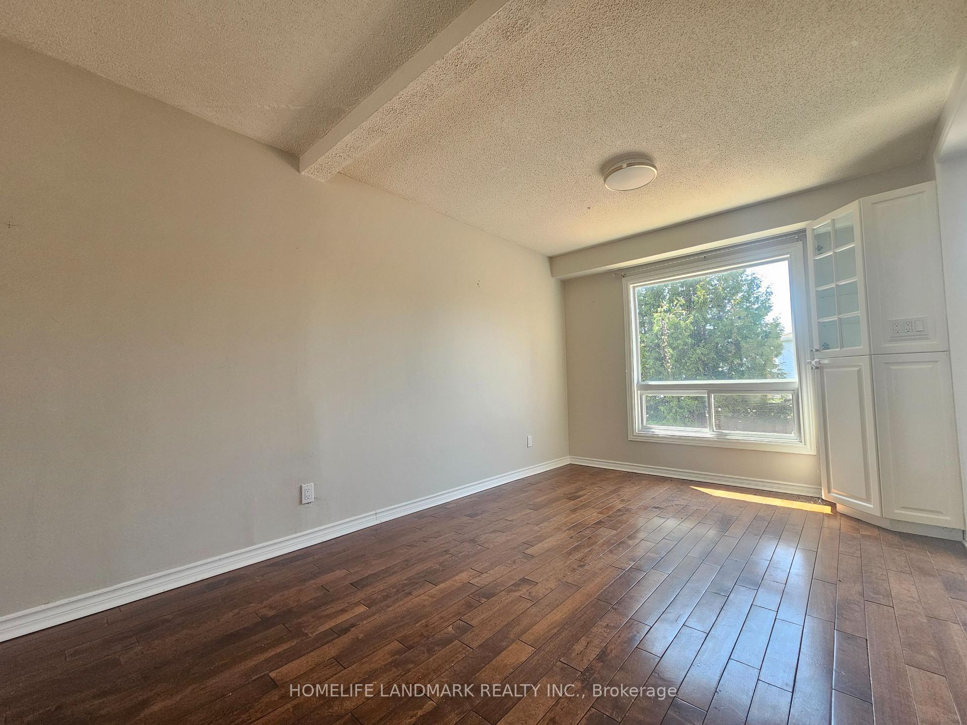 Photo 9 of 796 Bennett Crescent, Oshawa, Pinecrest — HOMEH