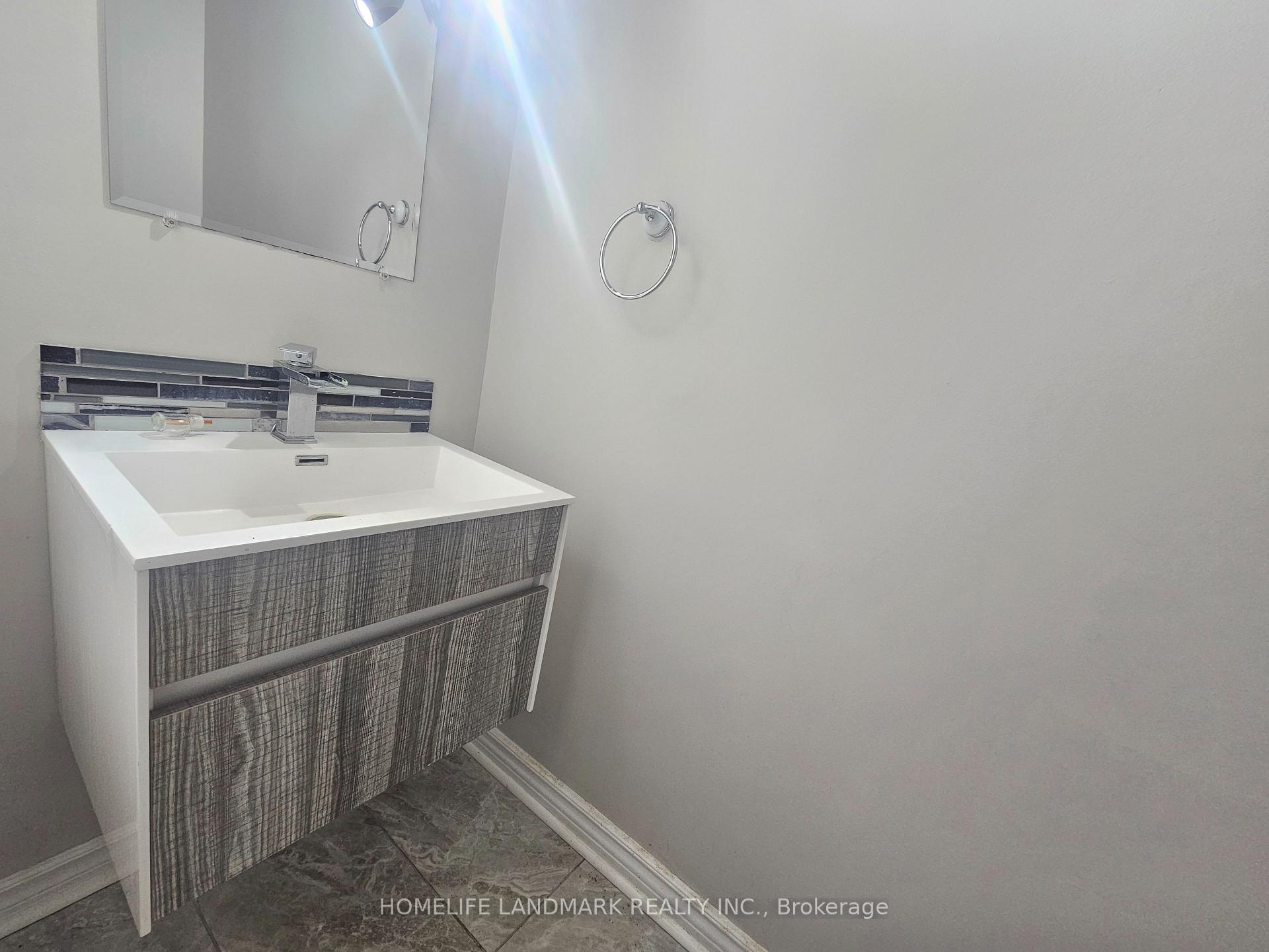 Photo 11 of 796 Bennett Crescent, Oshawa, Pinecrest — HOMEH