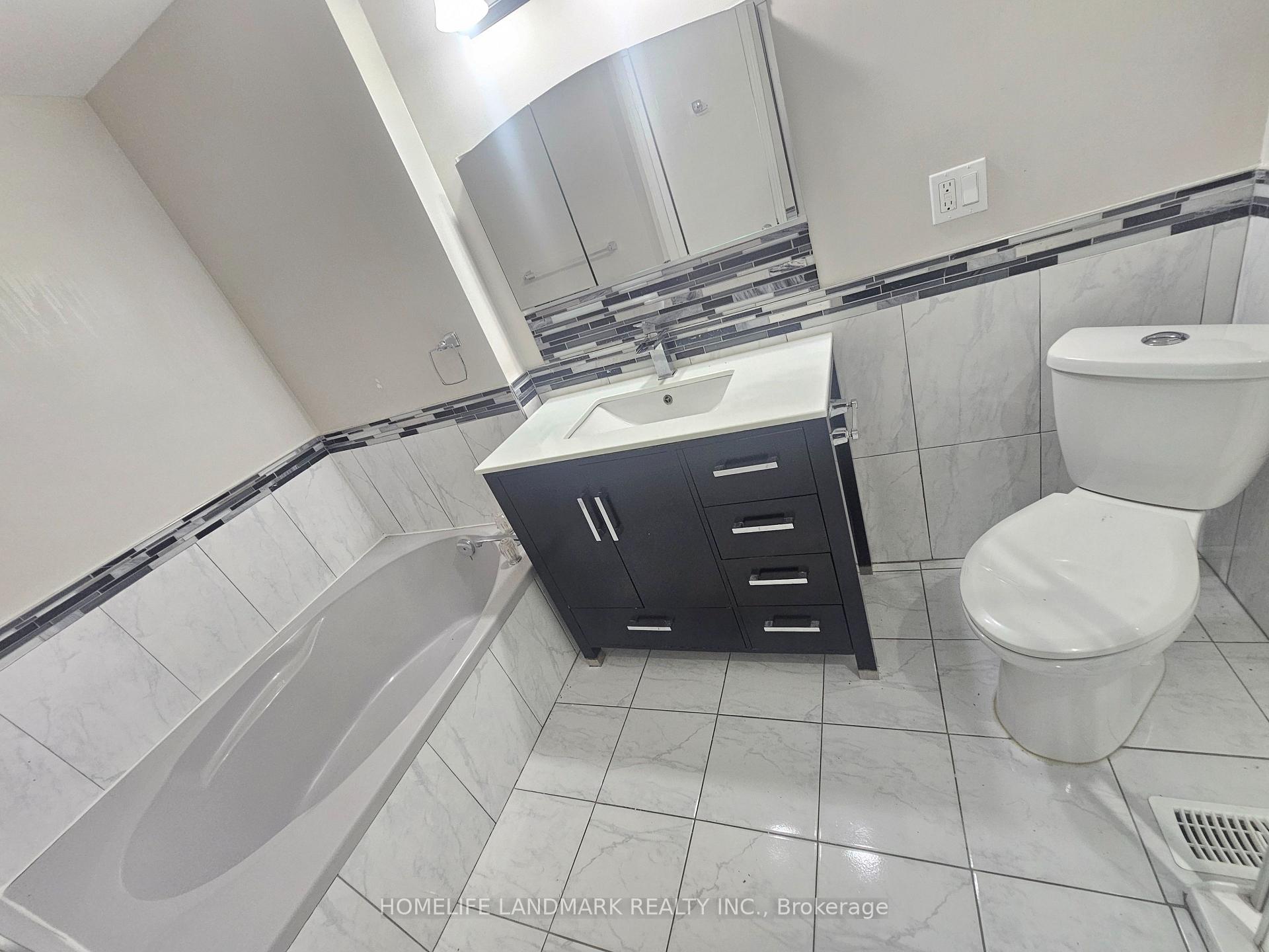 Photo 18 of 796 Bennett Crescent, Oshawa, Pinecrest — HOMEH