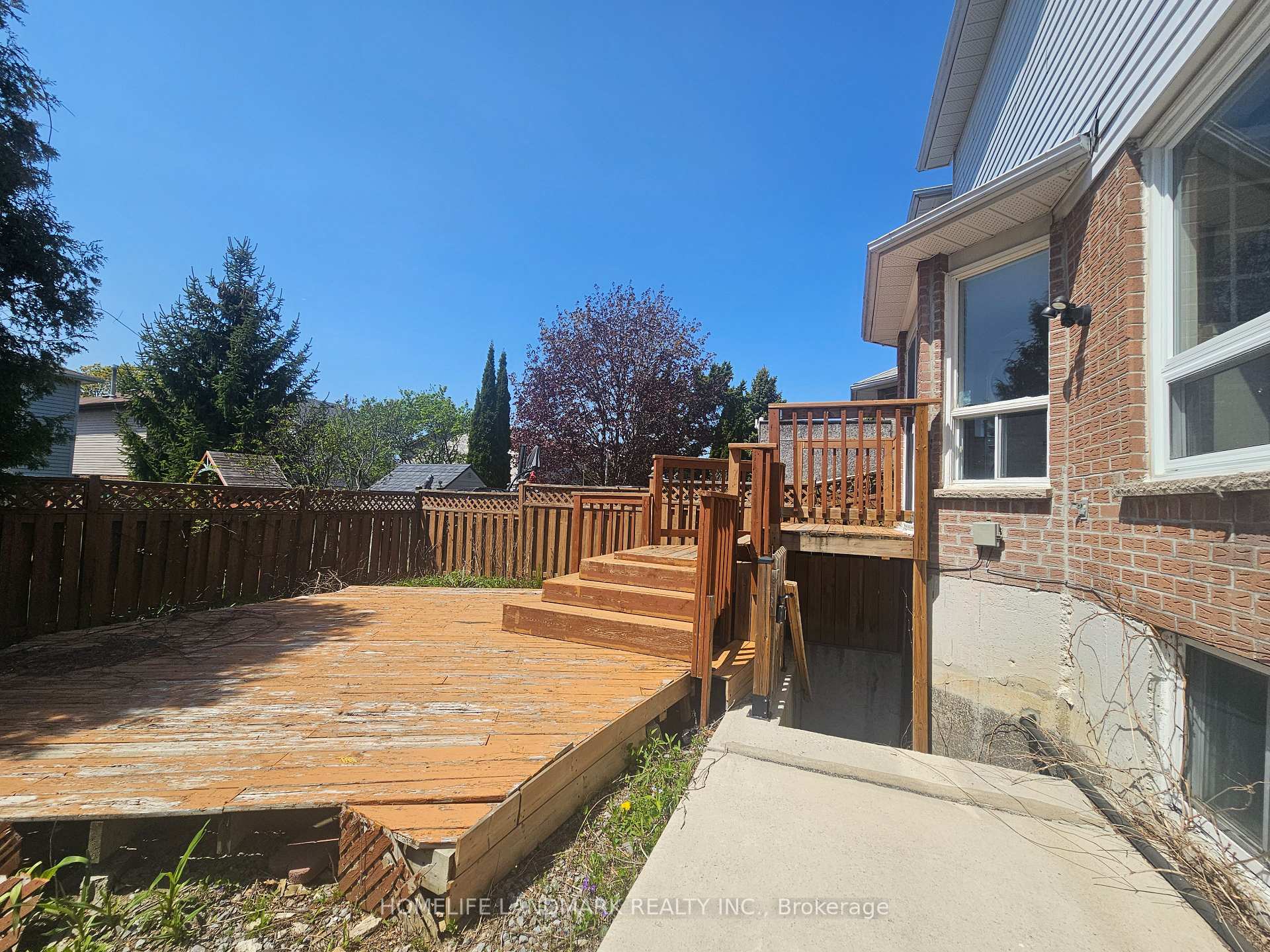 Photo 19 of 796 Bennett Crescent, Oshawa, Pinecrest — HOMEH
