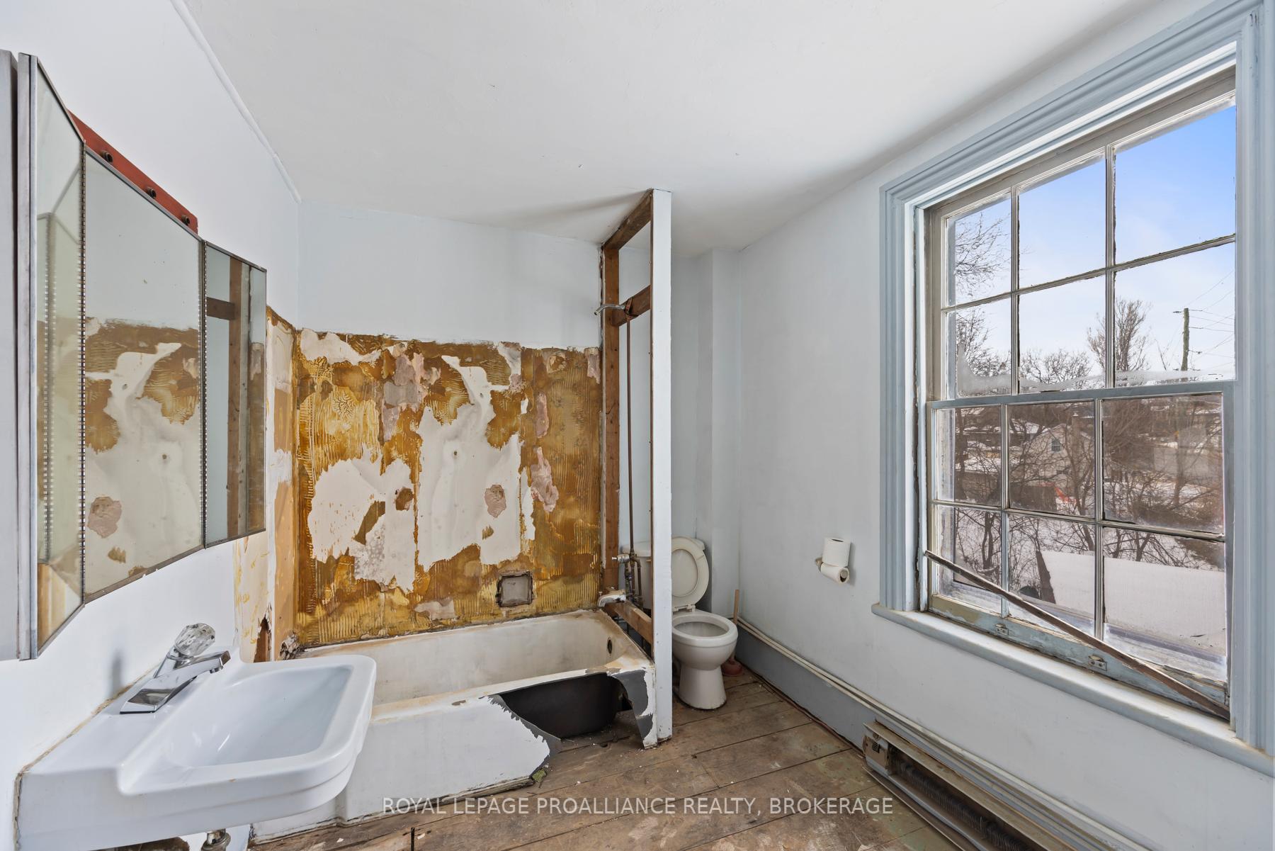 Photo 36 of 148 Yonge Street, Kingston, Central City West — HOMEH