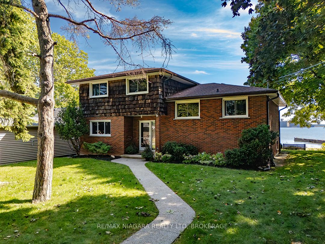Front of 31 Oakridge Crescent
