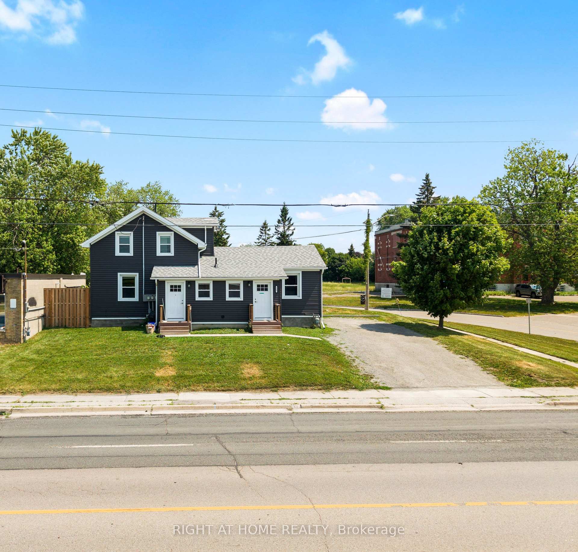 Photo 2 of 865 Simcoe Street S, Oshawa, Lakeview — HOMEH