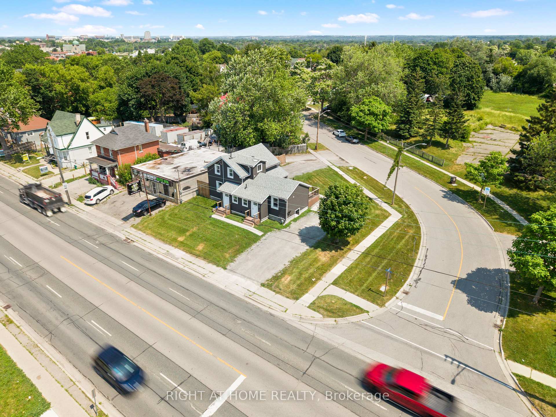 Photo 37 of 865 Simcoe Street S, Oshawa, Lakeview — HOMEH