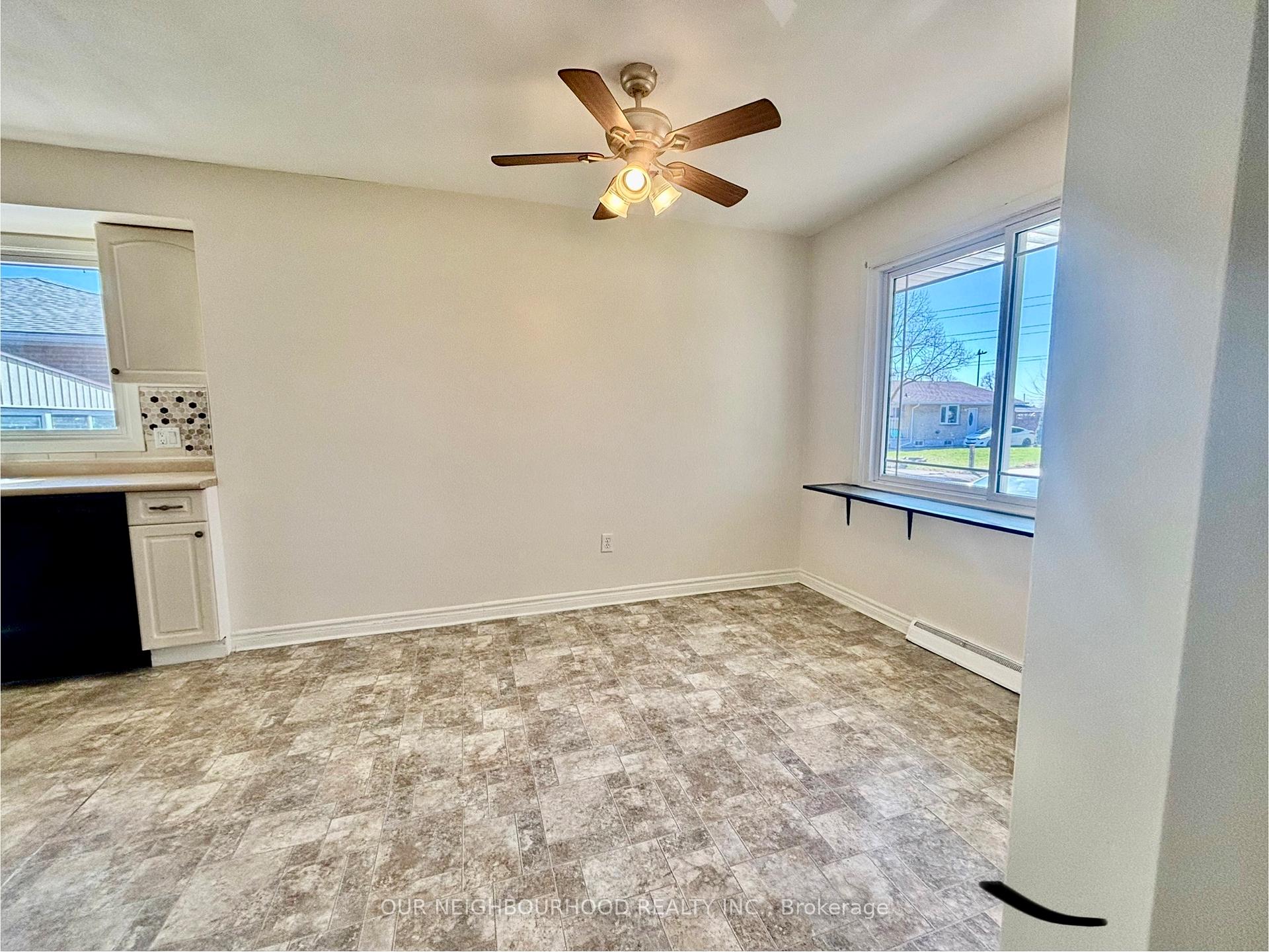 Photo 4 of 5941 Brooks Crescent, Niagara Falls, Church's Lane — HOMEH