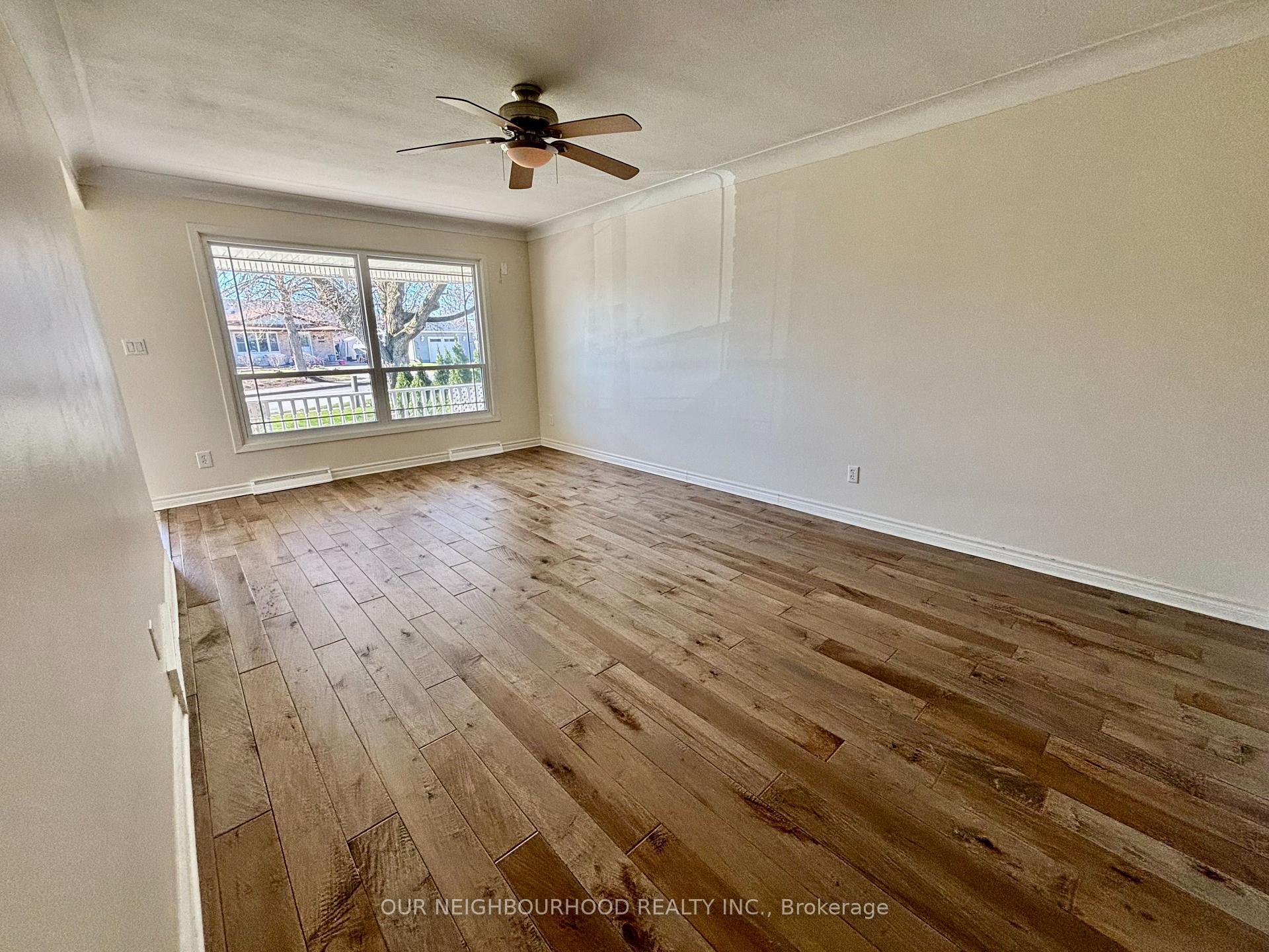 Photo 10 of 5941 Brooks Crescent, Niagara Falls, Church's Lane — HOMEH