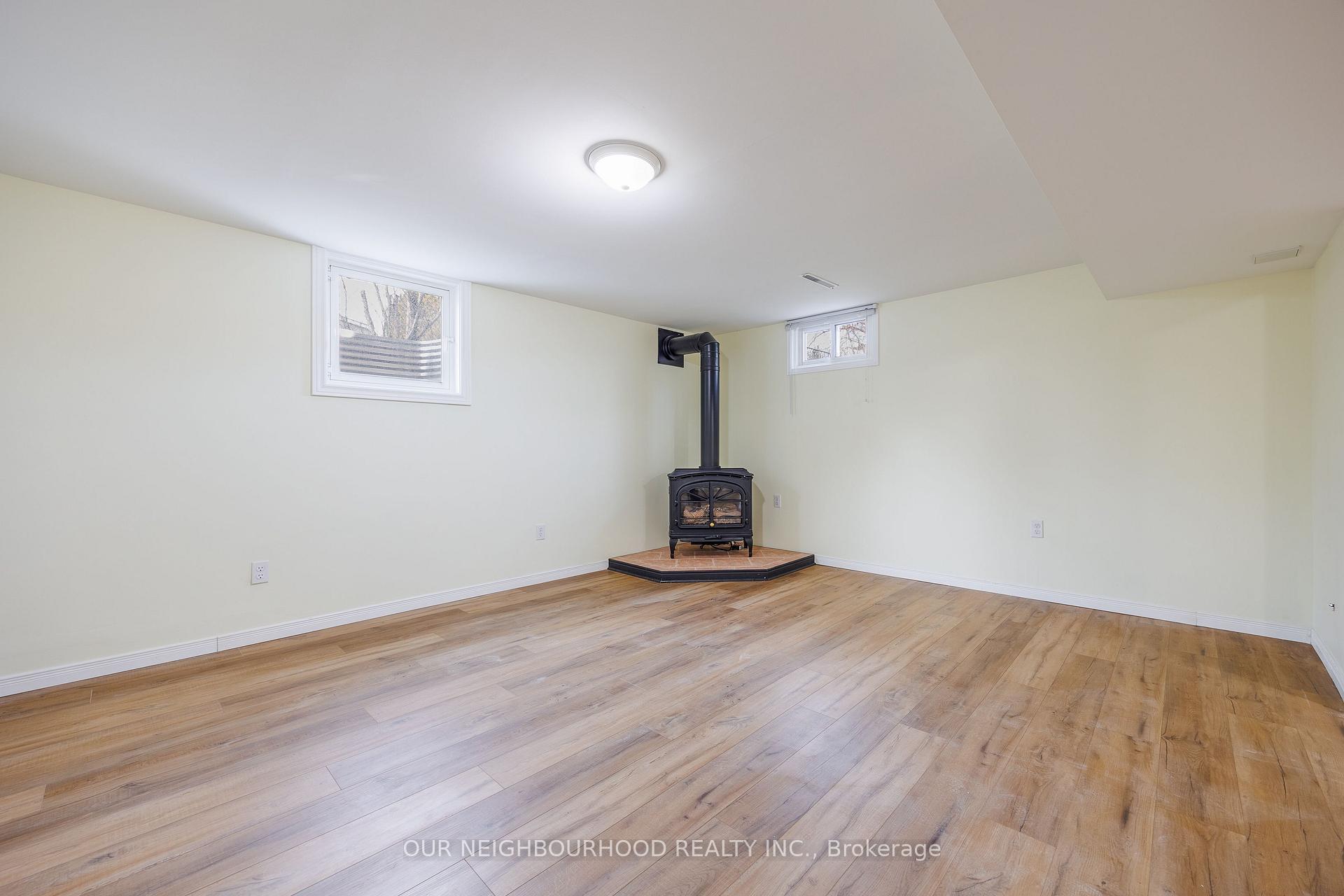 Photo 18 of 5941 Brooks Crescent, Niagara Falls, Church's Lane — HOMEH