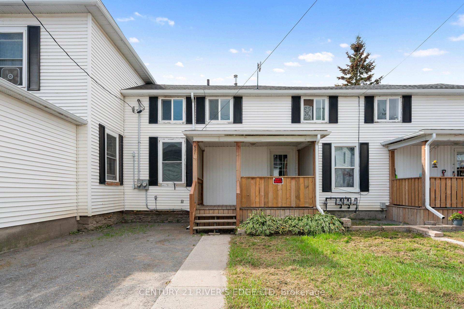 Front of 621 George Street W