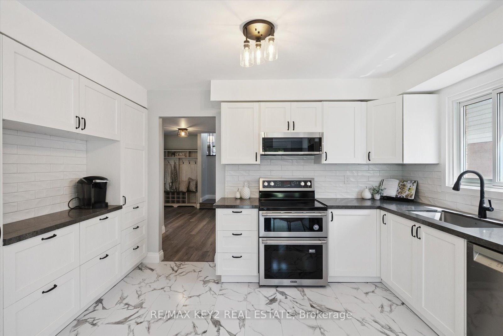 Photo 7 of 2284 Chapman Court, Pickering, Brock Ridge — HOMEH