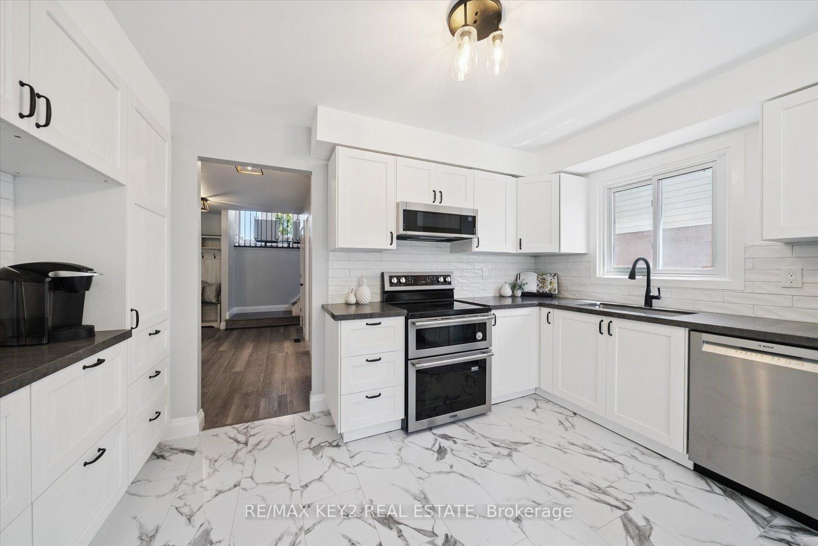 Photo 8 of 2284 Chapman Court, Pickering, Brock Ridge — HOMEH