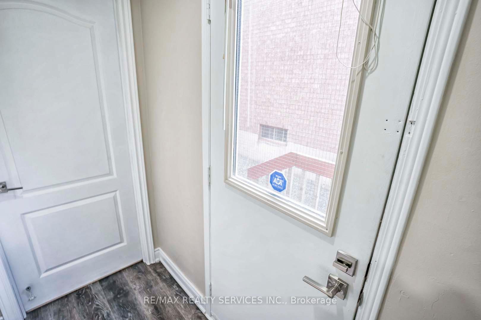 Photo 3 of Unit Bsmt, 535 Lightfoot Place, Pickering, Dunbarton — HOMEH