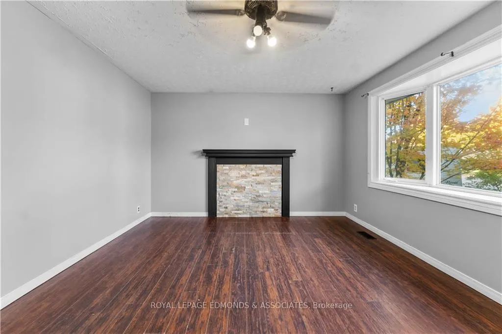 Photo 5 of 19 Labine Crescent, Petawawa — HOMEH