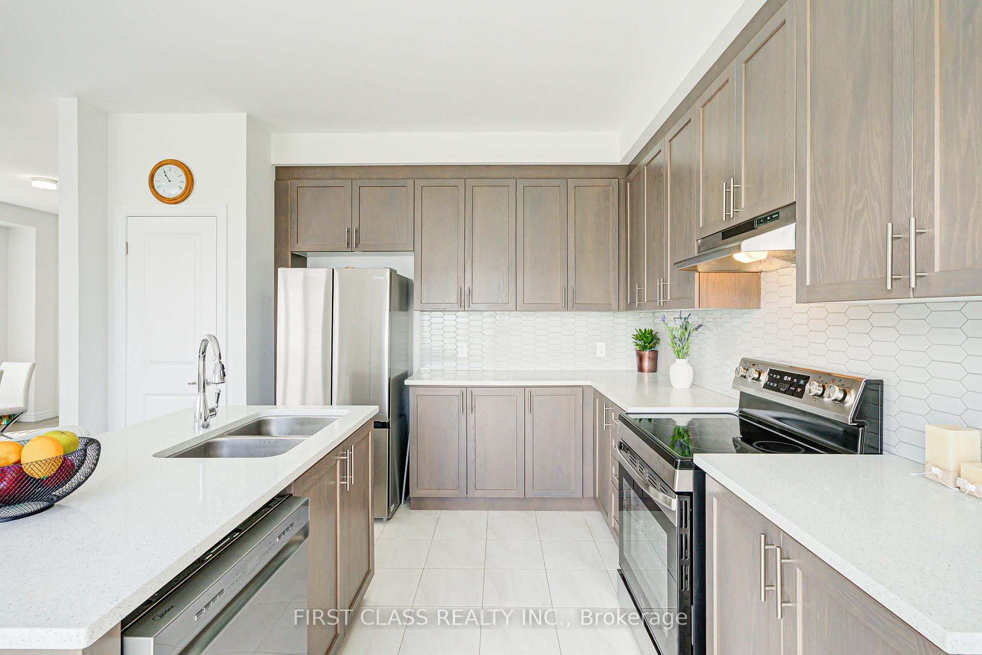 Photo 16 of 2049 Chris Mason Street, Oshawa, Kedron — HOMEH