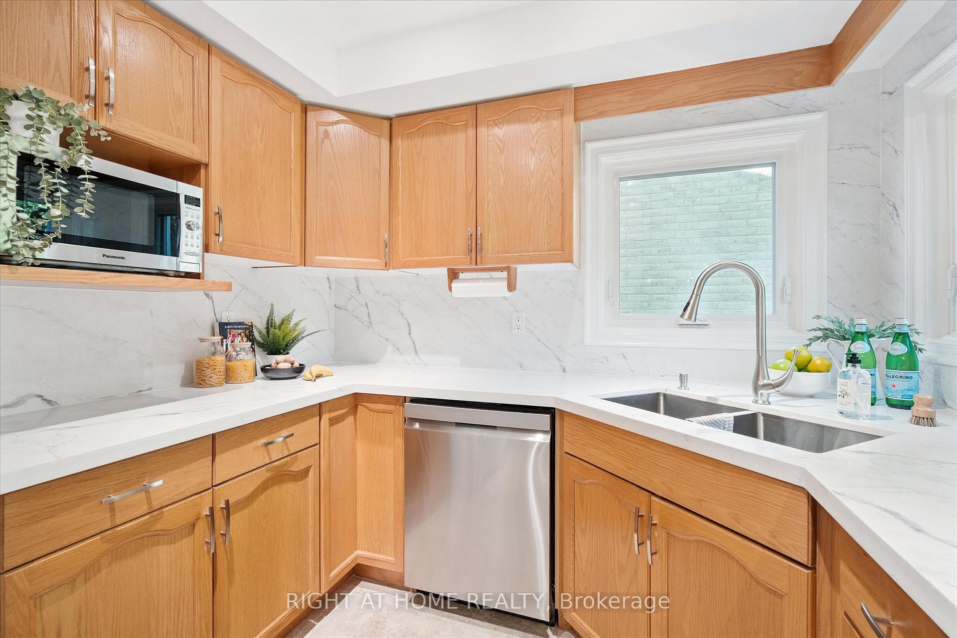 Photo 8 of 2097 Lynn Heights Drive, Pickering, Liverpool — HOMEH