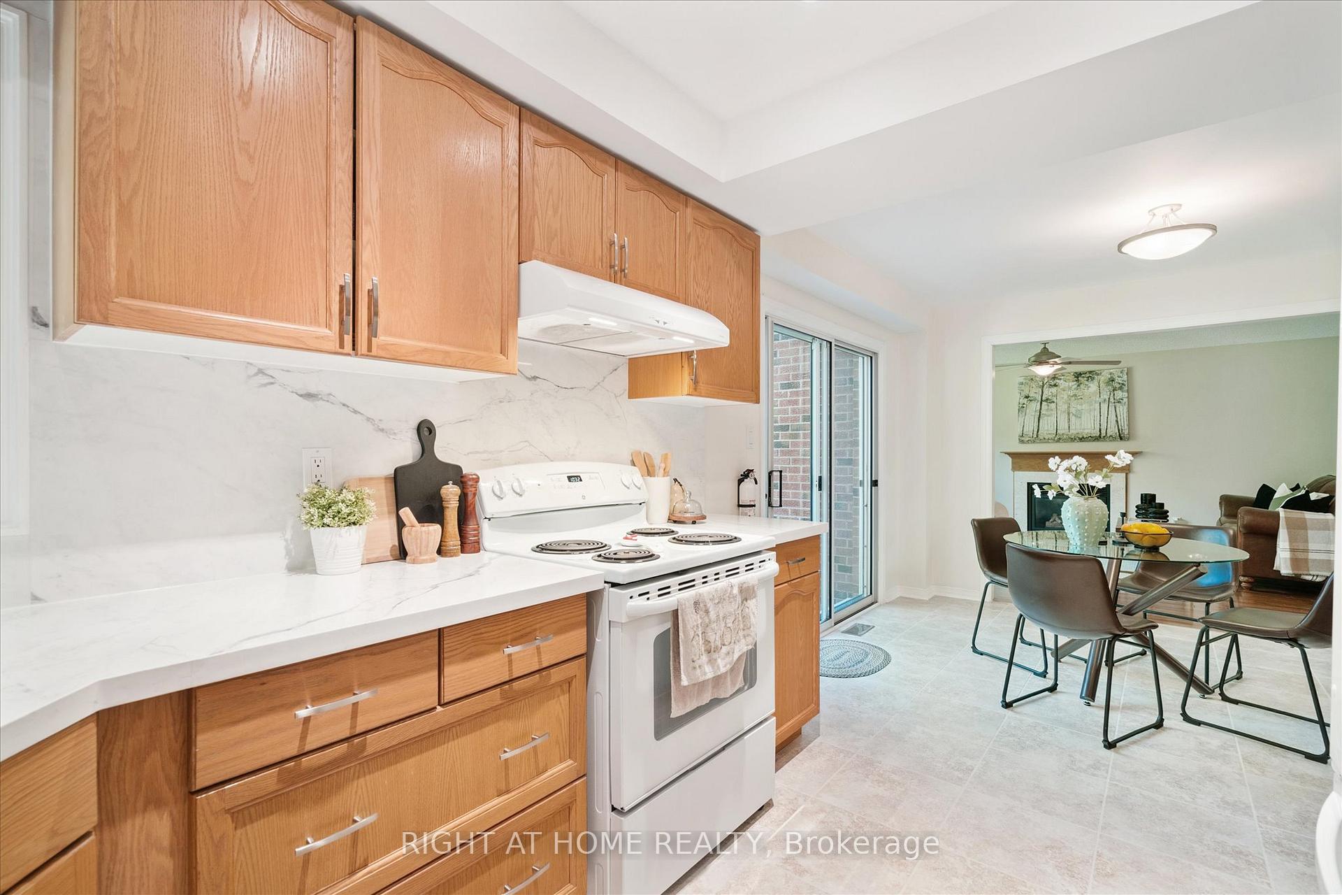 Photo 9 of 2097 Lynn Heights Drive, Pickering, Liverpool — HOMEH