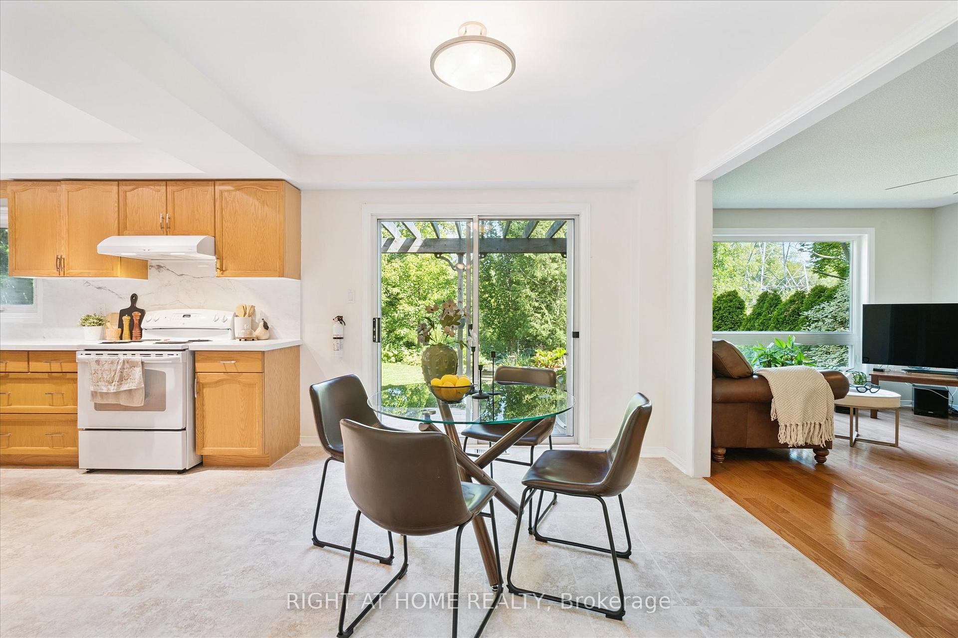 Photo 12 of 2097 Lynn Heights Drive, Pickering, Liverpool — HOMEH